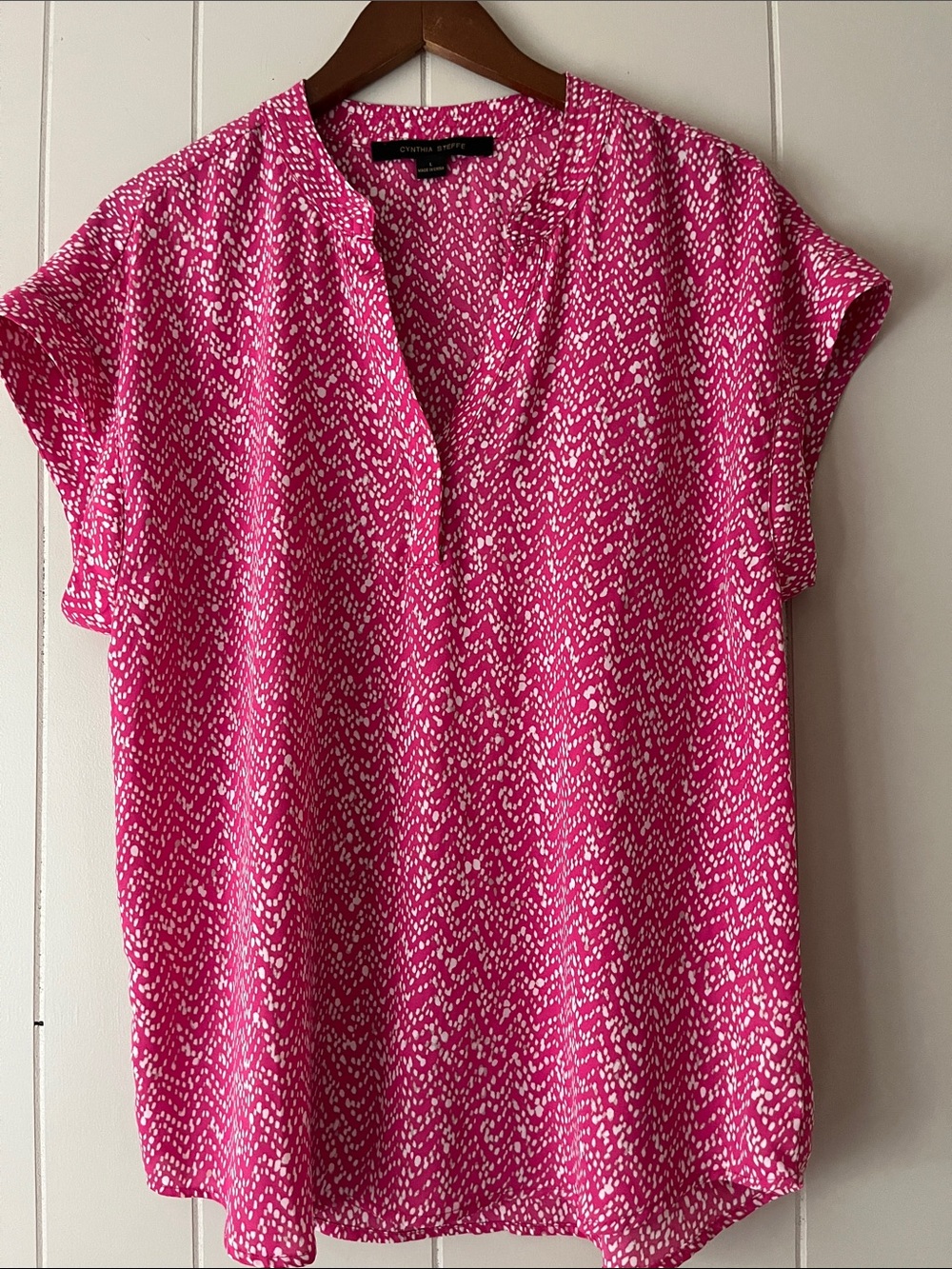 Cynthia Steffe Pink Dot V-Neck Cap-Sleeve Top